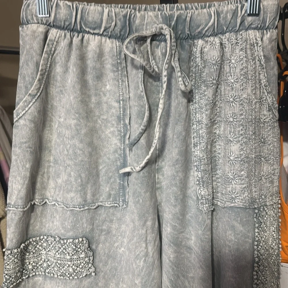 NWOT J.Her Eyelet Joggers - Picture 7 of 9